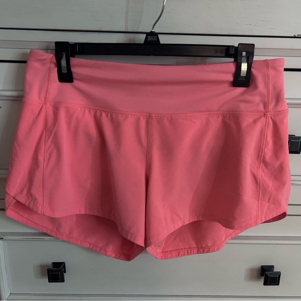 ululemon Speed Up High-Rise Lined Short 4"
Lip Gloss size 8